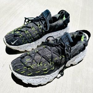 Nike Space Hippie 04 Black/Black
Volt used size US 7.5